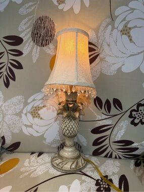Elegant Cream Pineapple Table Lamp with Beaded Shade - Unbranded
